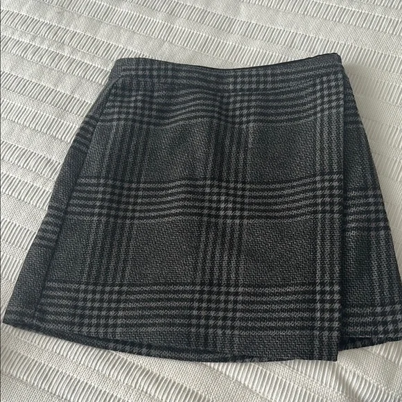 A&F Black Plaid Skirt - Picture 1 of 5